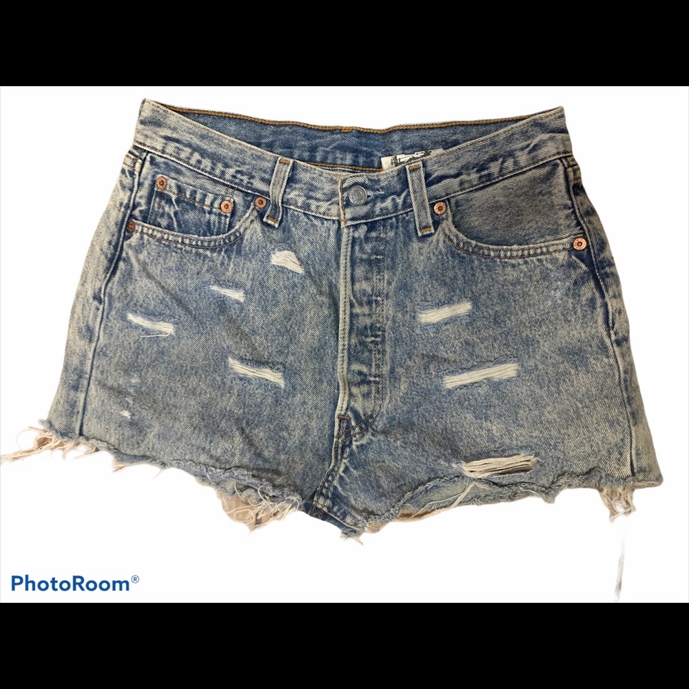 Levi’s reworked denim shorts 🤠